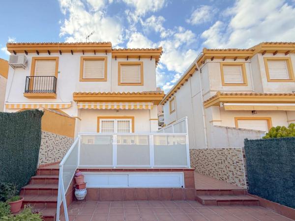 Chalet adosado en Urbanización Cabo Verde