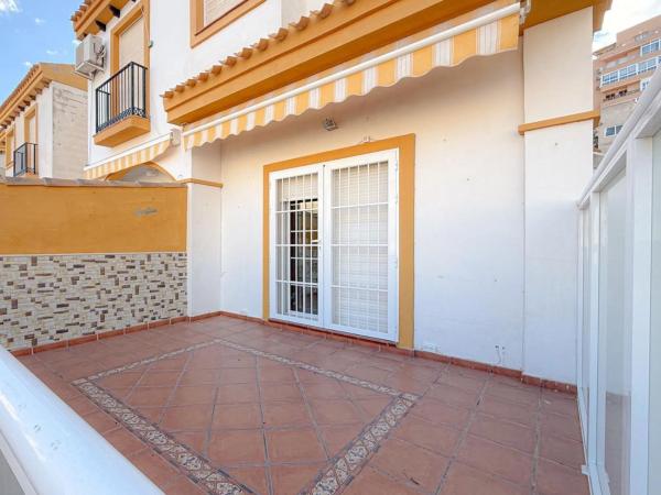 Chalet adosado en Urbanización Cabo Verde