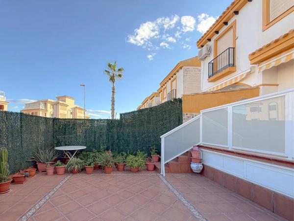 Chalet adosado en Urbanización Cabo Verde