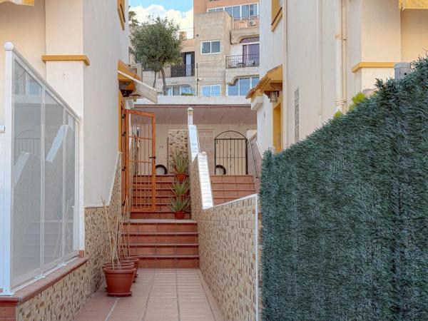 Chalet adosado en Urbanización Cabo Verde