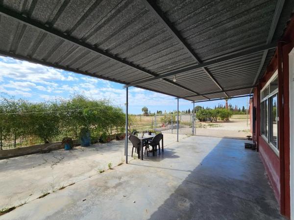 Casa independiente en Saladas, 1042