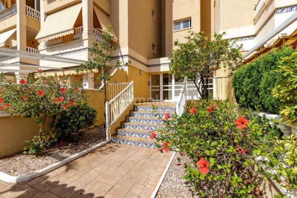 Piso en avenida Costa Blanca