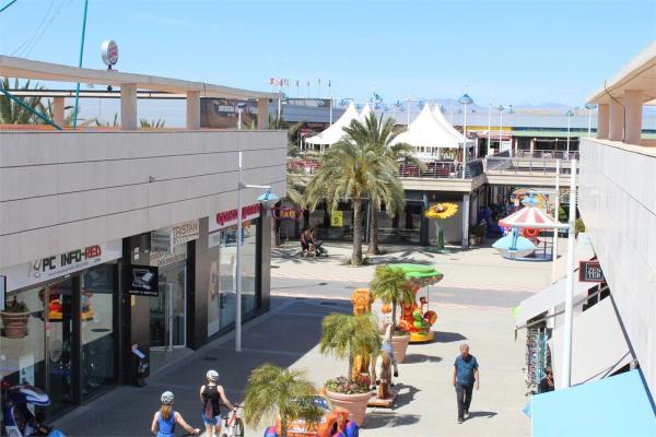 Piso en avenida del Mediterrani