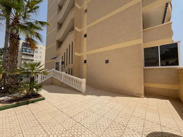 Piso en avenida Costa Blanca, 23