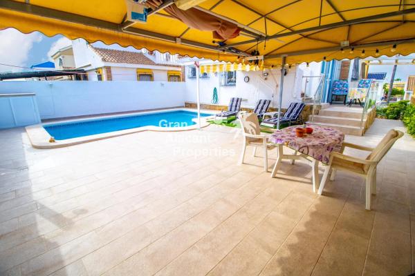 Casa independiente en calle de Holanda