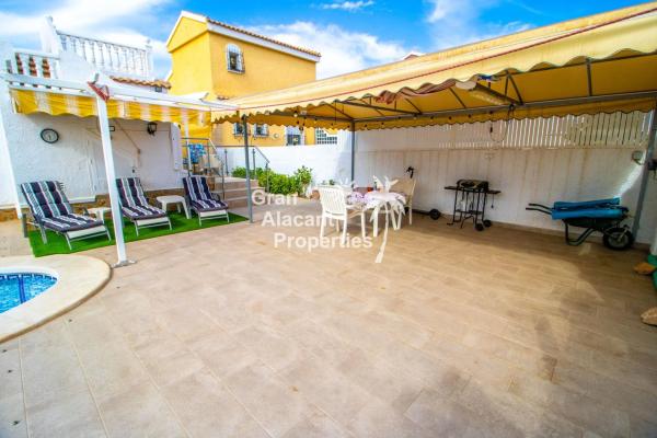 Casa independiente en calle de Holanda