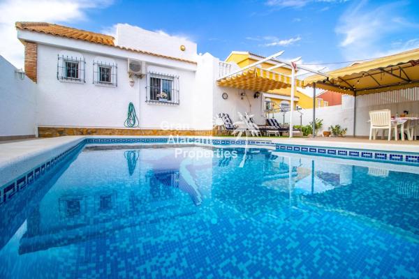 Casa independiente en calle de Holanda