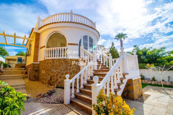 Casa independiente en calle de Holanda