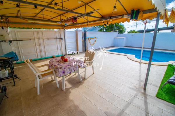 Casa independiente en calle de Holanda