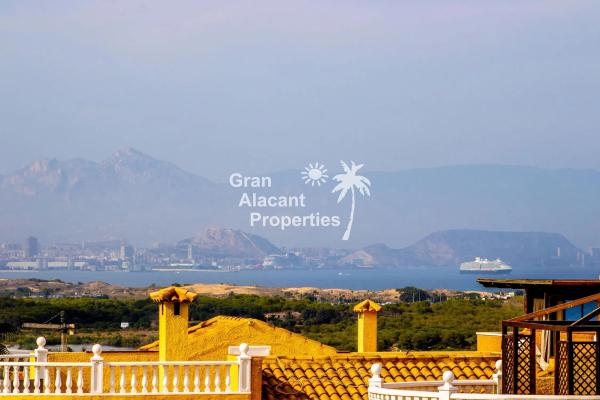 Casa independiente en calle de Holanda