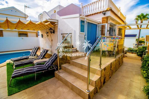 Casa independiente en calle de Holanda