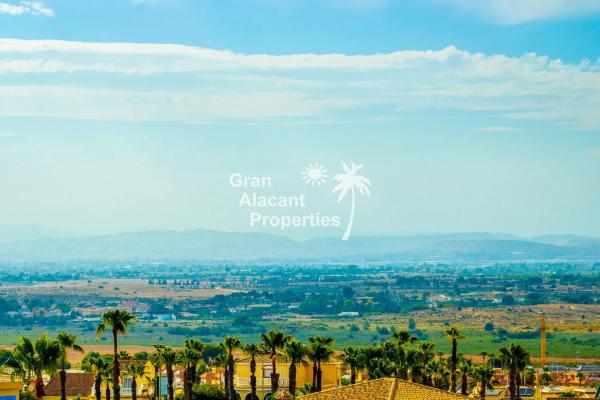 Casa independiente en calle de Holanda