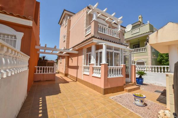 Casa independiente en avenida de Finlandia, 239