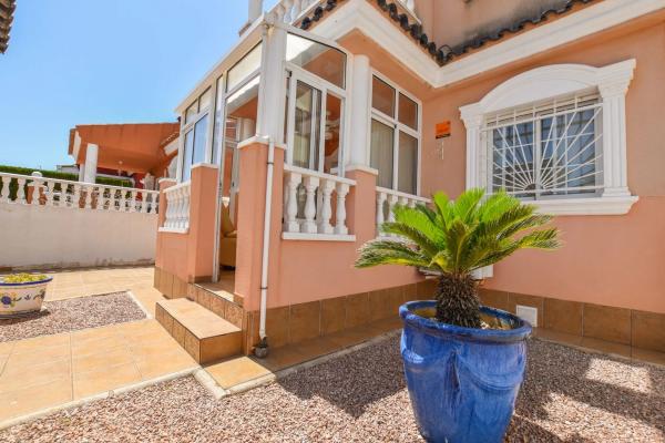 Casa independiente en avenida de Finlandia, 239