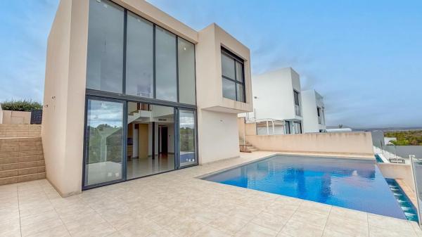 Casa independiente en calle de Holanda