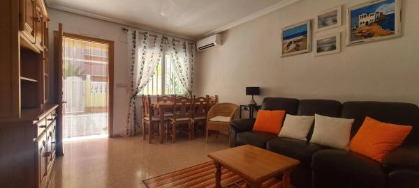 Chalet adosado en calle Tabarca, 8