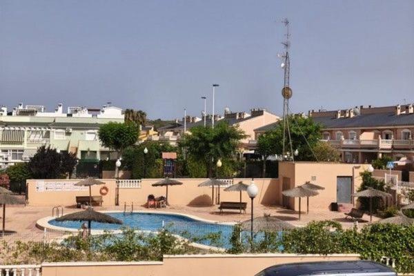 Chalet adosado en calle de Finlandia