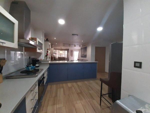 Chalet adosado en calle Juan Gris