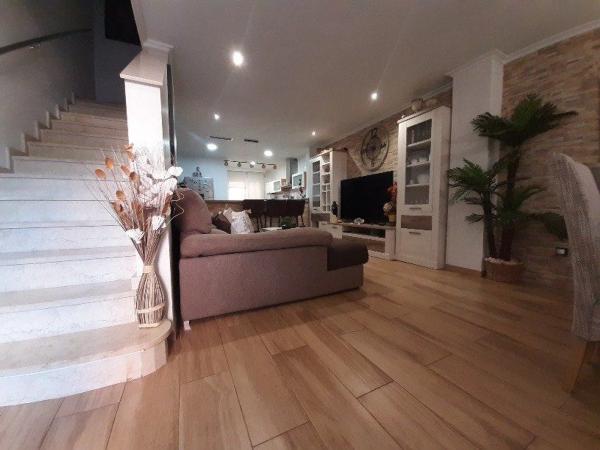 Chalet adosado en calle Juan Gris