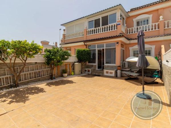 Chalet adosado en avenida de Finlandia