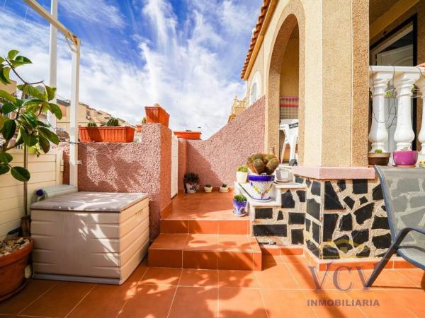 Chalet adosado en calle Rio Vinalopo