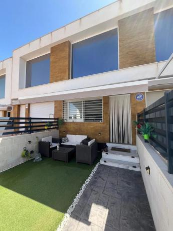 Chalet adosado en calle de Creta