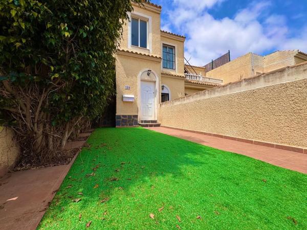 Chalet pareado en avenida D'Escandinàvia