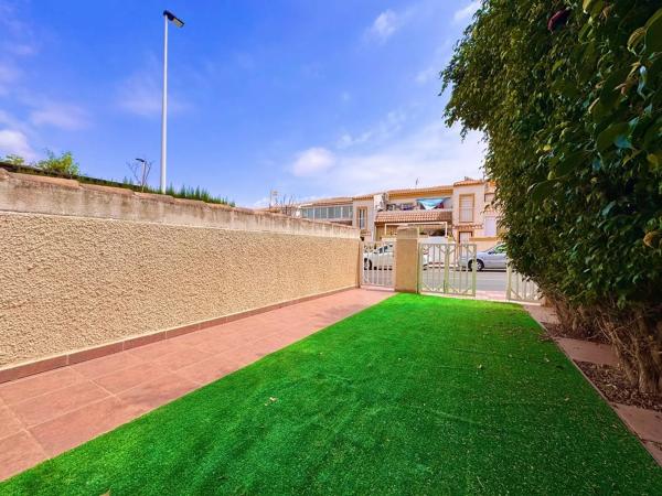 Chalet pareado en avenida D'Escandinàvia