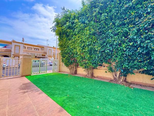 Chalet pareado en avenida D'Escandinàvia