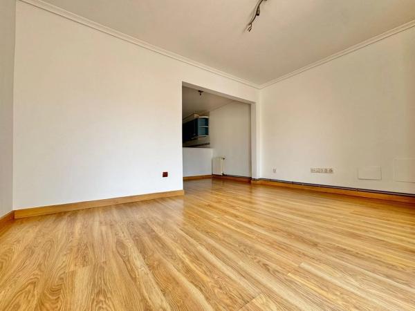 Chalet pareado en avenida D'Escandinàvia