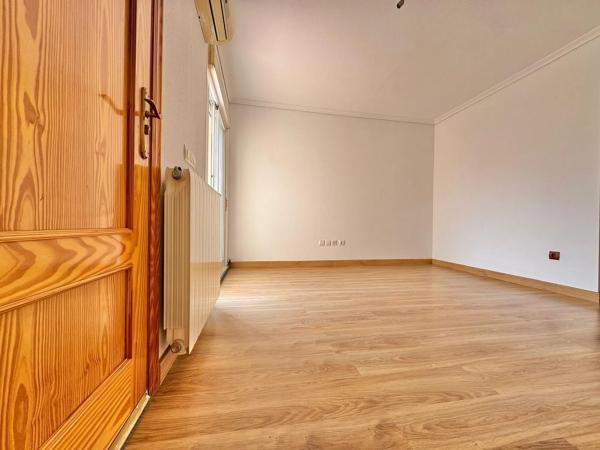 Chalet pareado en avenida D'Escandinàvia