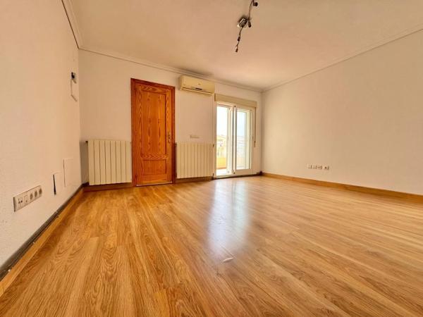 Chalet pareado en avenida D'Escandinàvia