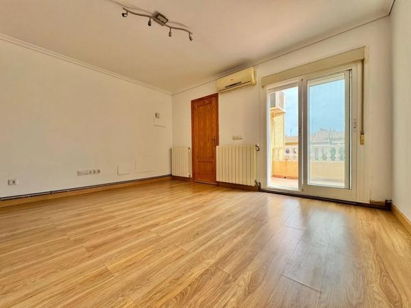 Chalet pareado en avenida D'Escandinàvia