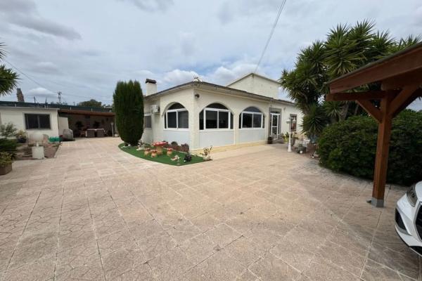 Casa independiente en Partida la Marina