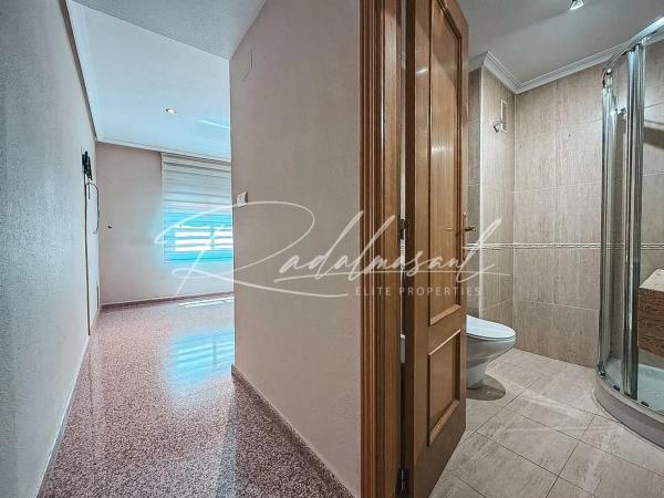 Piso en calle de les Adelfes, 2