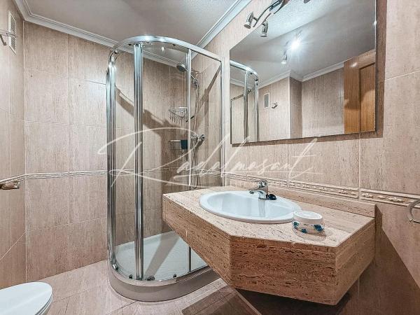 Piso en calle de les Adelfes, 2