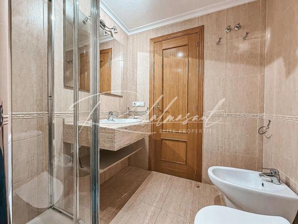 Piso en calle de les Adelfes, 2