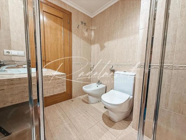 Piso en calle de les Adelfes, 2