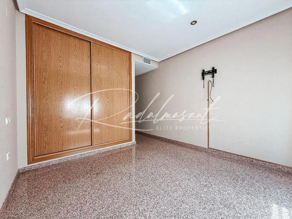 Piso en calle de les Adelfes, 2