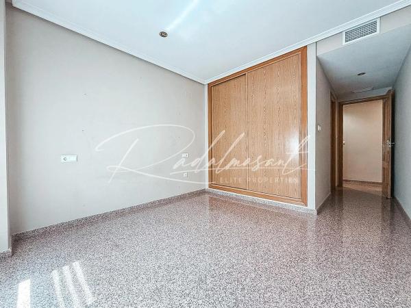 Piso en calle de les Adelfes, 2