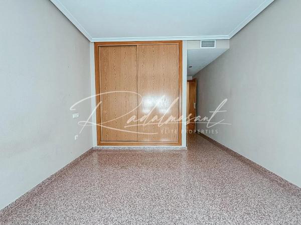 Piso en calle de les Adelfes, 2