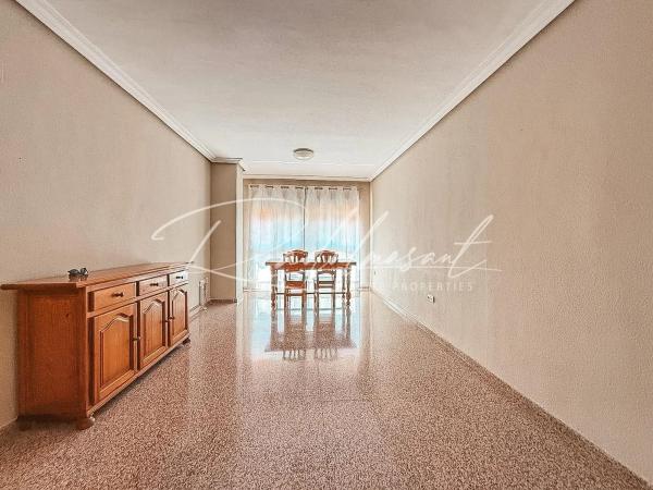 Piso en calle de les Adelfes, 2