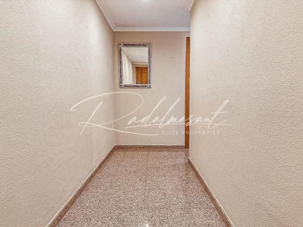 Piso en calle de les Adelfes, 2