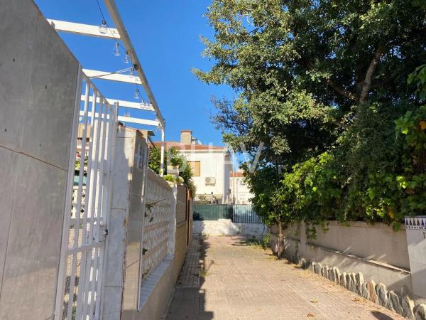 Chalet adosado en calle Pinoso