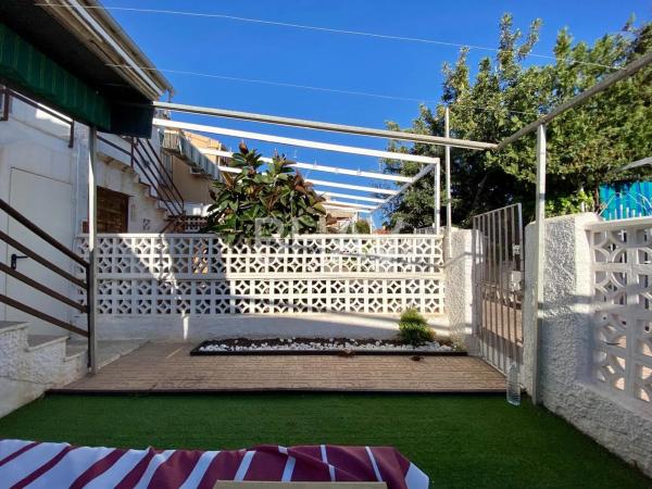 Chalet adosado en calle Pinoso