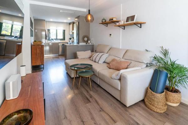 Casa independiente en calle Alger