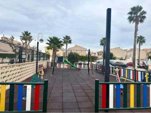 Chalet adosado en calle Monte de Santa Pola, 35