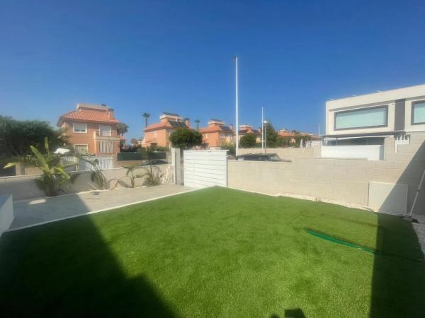 Chalet pareado en calle Ventura Selva Gonzalez