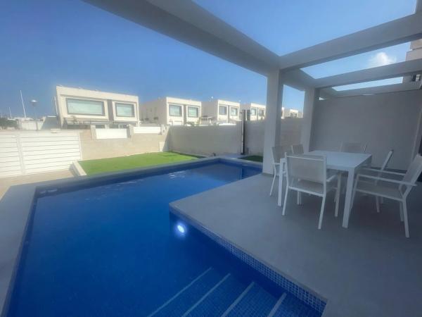 Chalet pareado en calle Ventura Selva Gonzalez