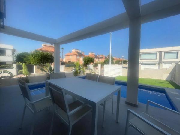 Chalet pareado en calle Ventura Selva Gonzalez